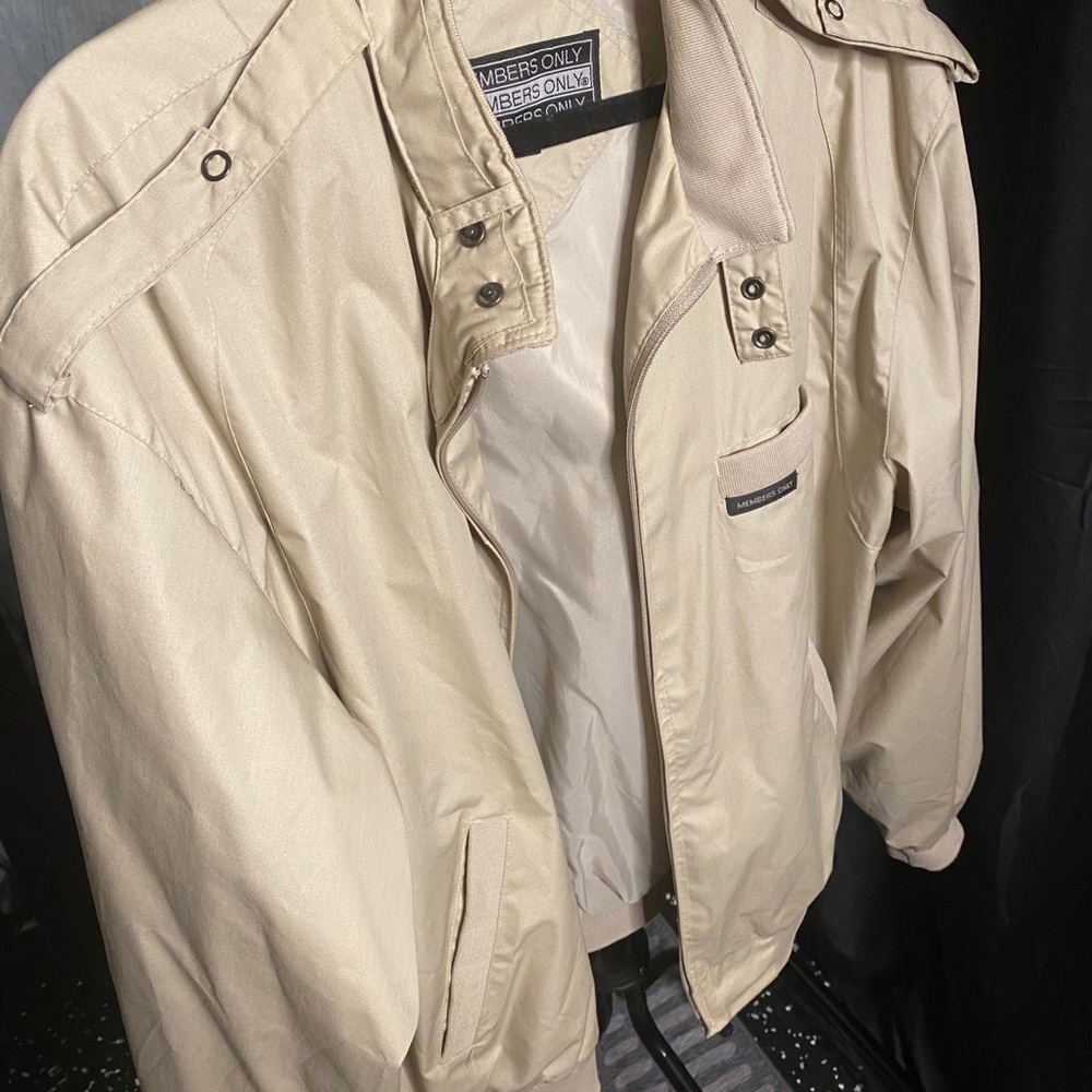 Classic Vintage Members Only Jacket!